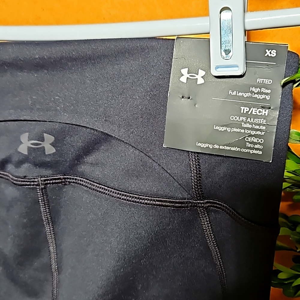 NWT UA fitted straight leg  high rise full length legging